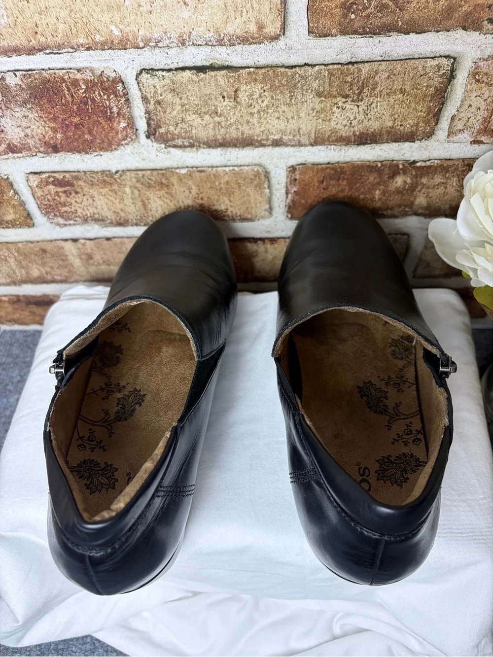 Taos Footwear classic black